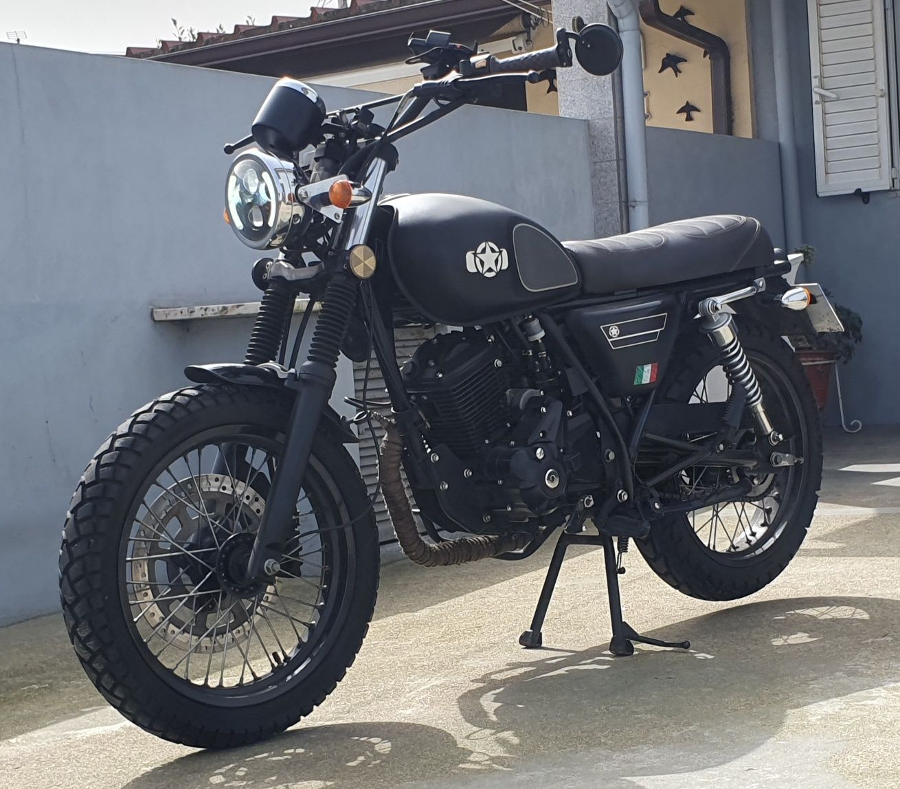 Moto Personalizada Juliarti 125cc Cafe Racer