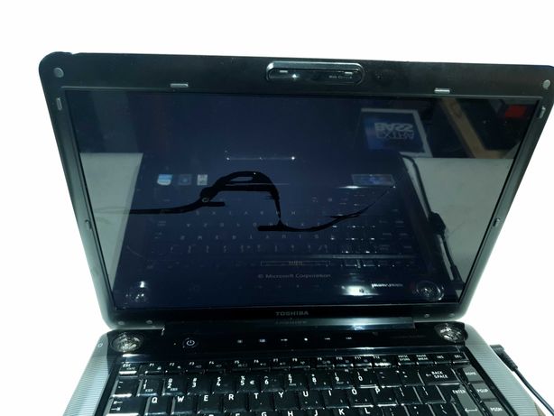 Laptop Toshiba A300 3GB Ram/320 HDD Intel Pentium uszkodzona matryca