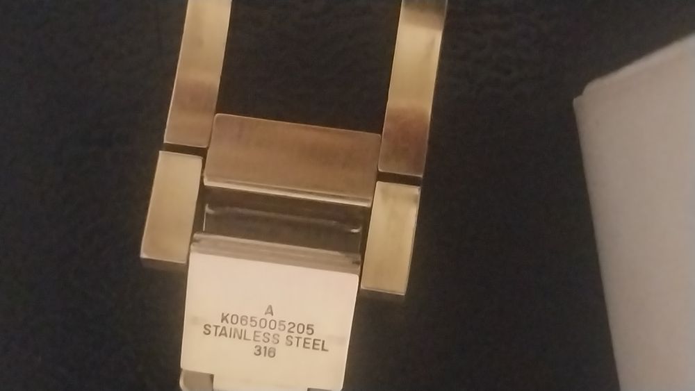 Продам оригинальные женские винтажные часы Calvin Klein.