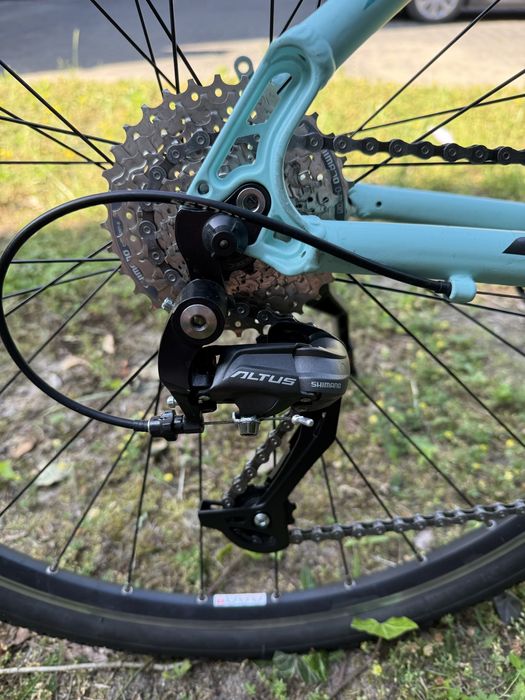 Kellys Clea 10 z napedem SHIMANO ALTUS 3x9