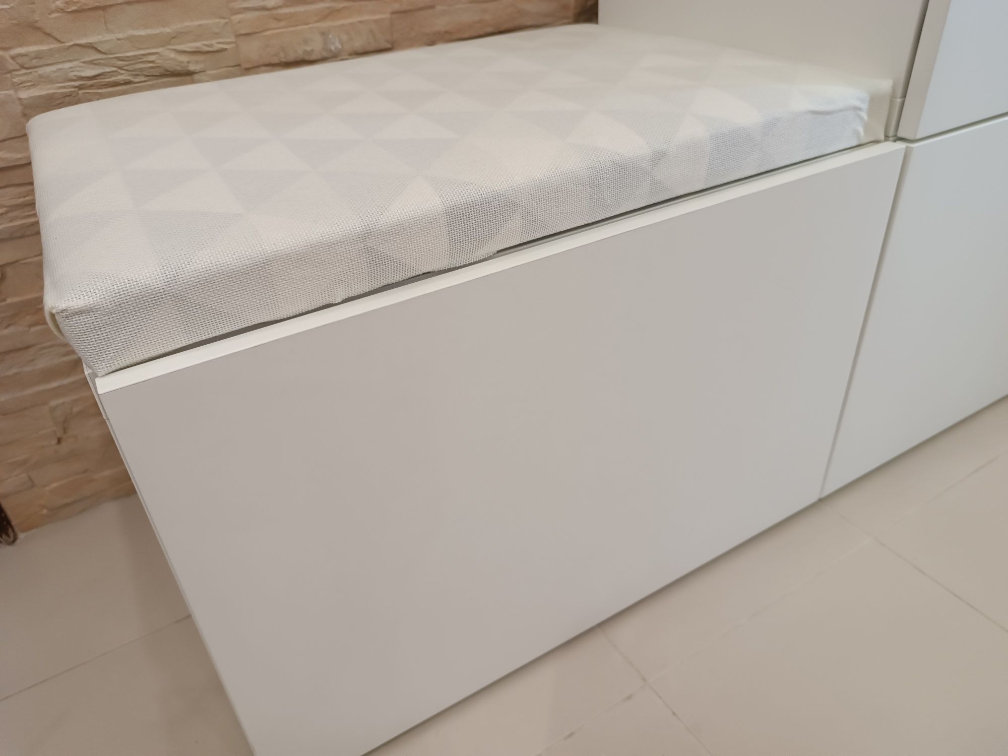 Cómoda elegante branco