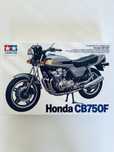 Motor motocykl Honda CB 750 model do sklejania Tamiya 14006