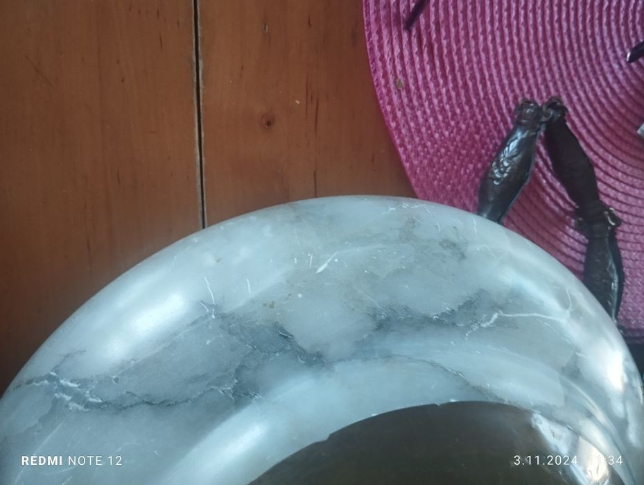 Przedwojenny,alabastrowy żyrandol.