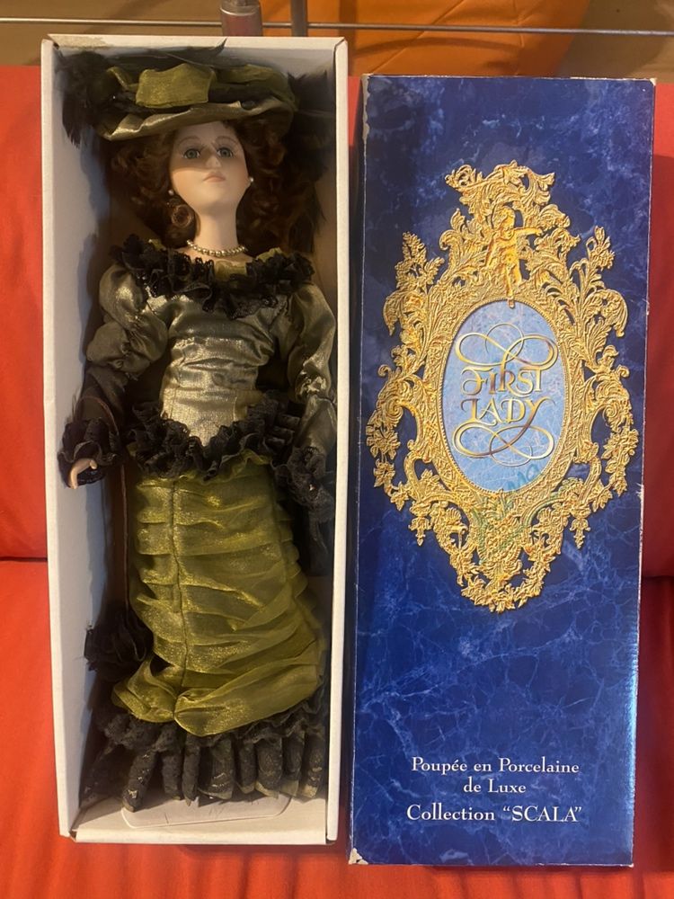 Boneca em porcelana