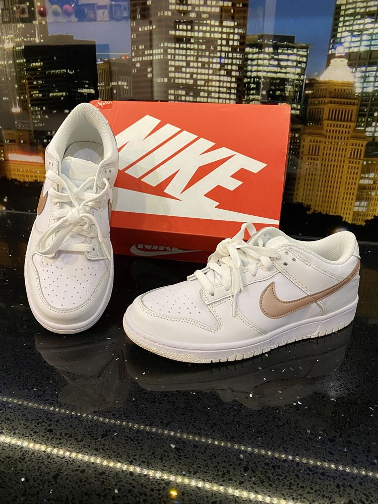 Buty Nike Dunk Low Białe Metalic bronze swoosh EU 38.5 Nowe Oryginalne