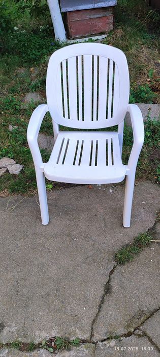 Стулья пластиковые