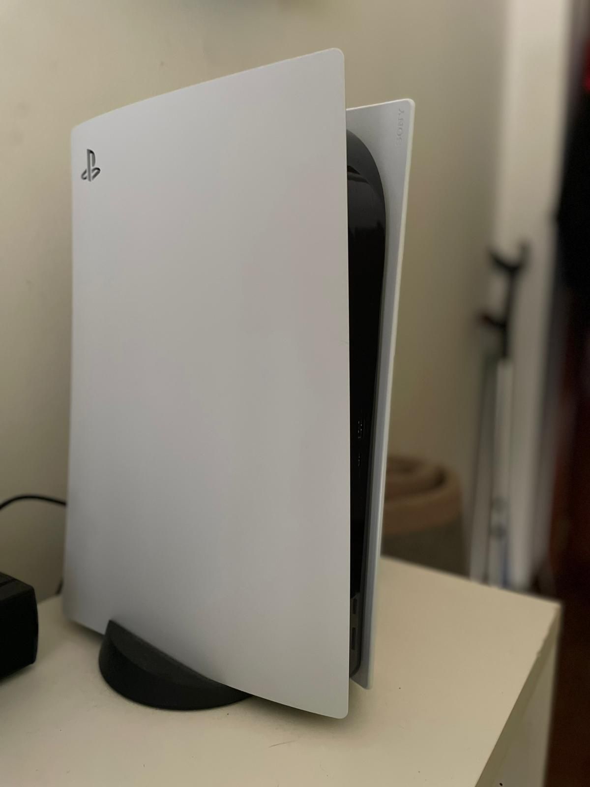 Troco/Vendo PlayStation 5 com 2 comandos.