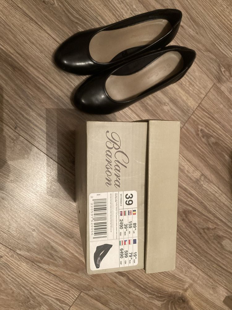 Buty na koturnie