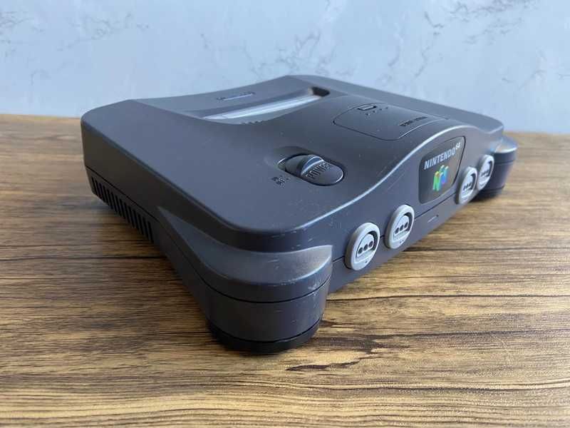 Consola JPN Nintendo 64 + 17 jogos