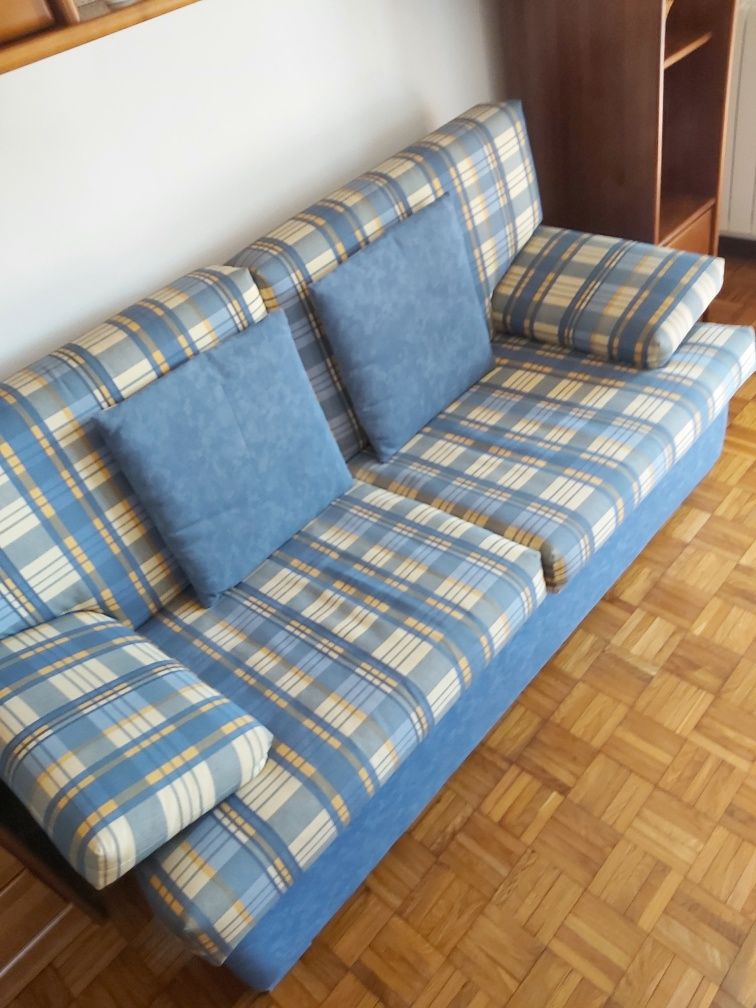 Conjunto de 2 sofás com banco (oferta das almofadas)