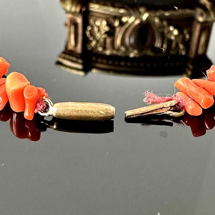 Naszyjnik z naturalnych czerwonych Korali, wykonane około 1920 roku