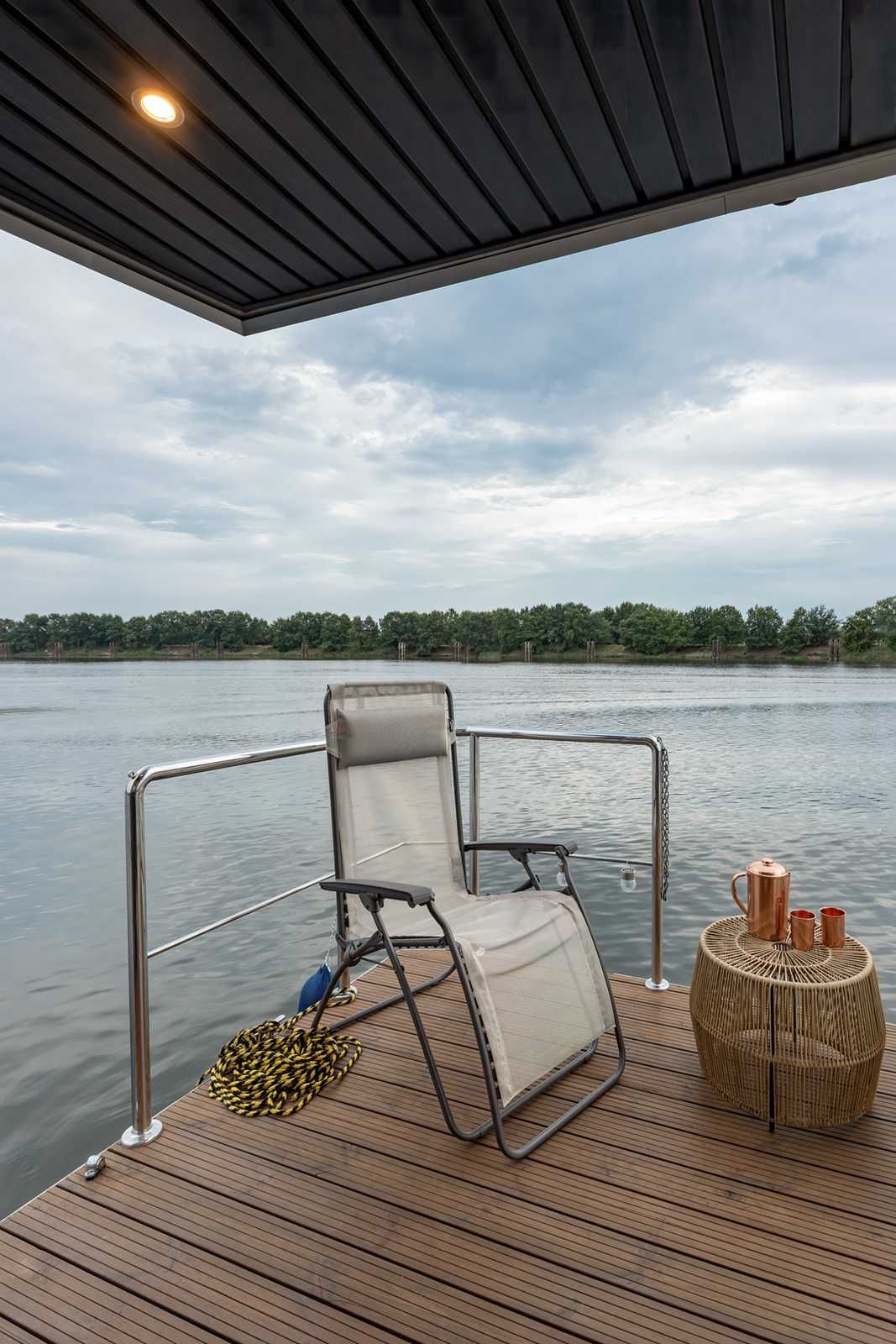 Najem domek na wodzie LEMURIA Houseboat - pływający dom bez patentu