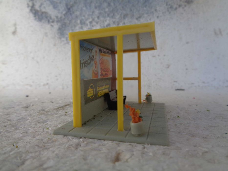 1:87 Paragem de autocarros pista comboio