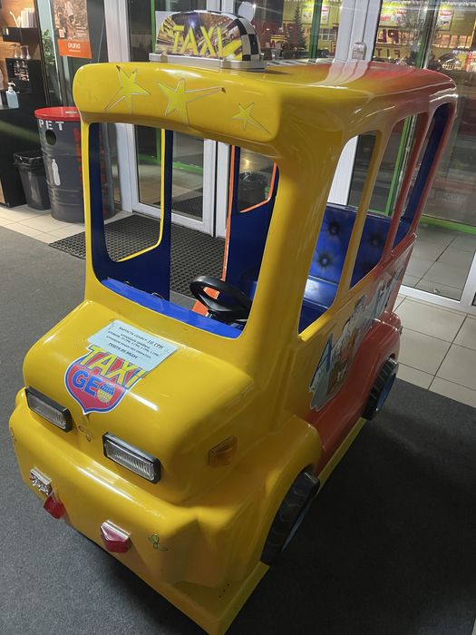 2 дитячі атракціони “Таксі” та «Гоночне авто».