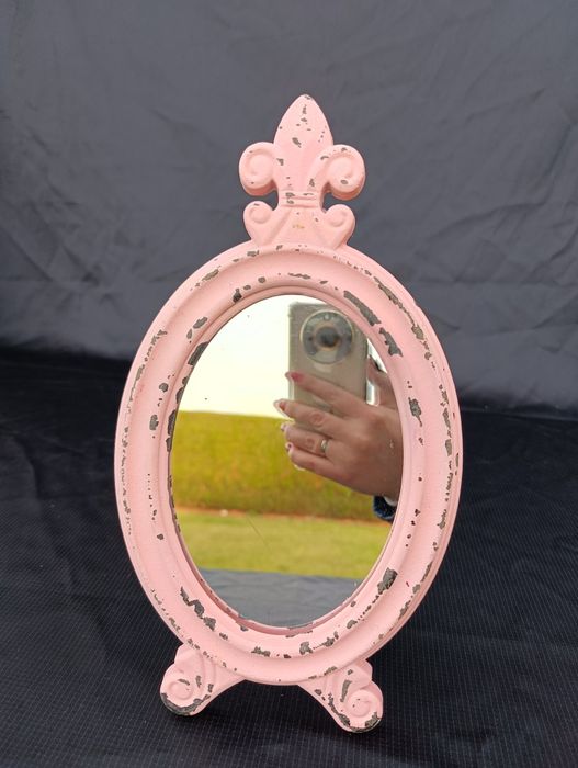 Małe różowe lusterko