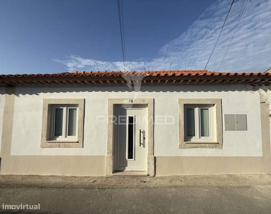 Moradia T2 com garagem em Vila Moreira – Alcanena