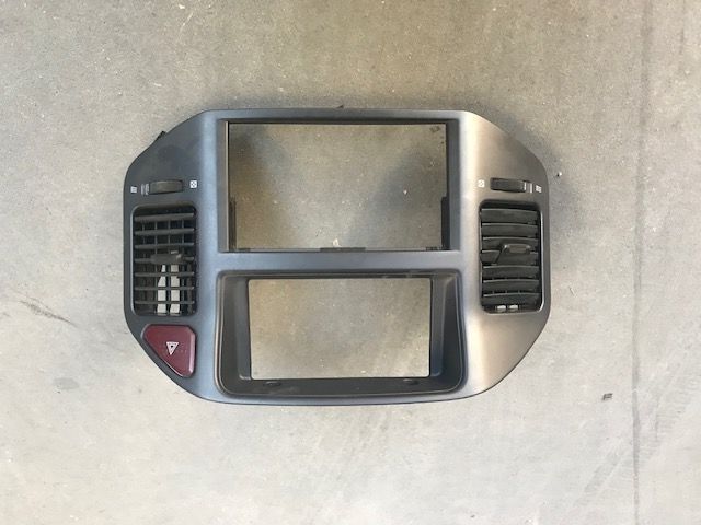 Grelha central de sofagem Mitsubishi Pagero 3.2 did