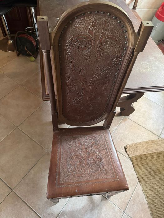 Mesa de jantar antiga