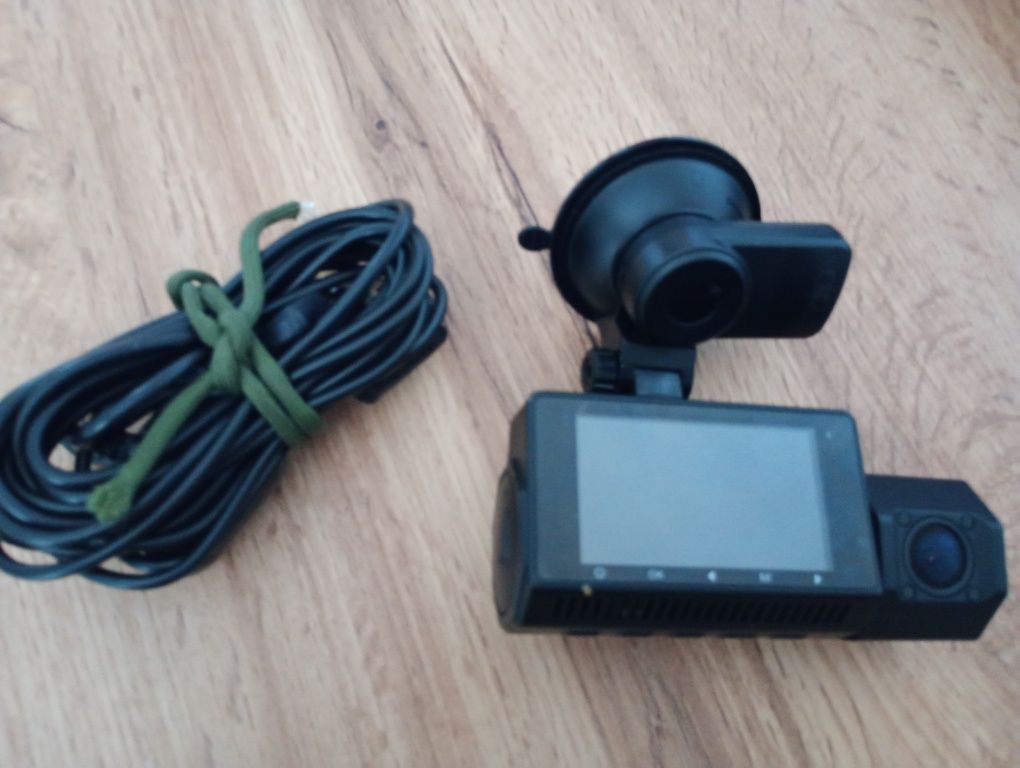 Rejestrator trasy 2 kamery  4K  WDR GPS  UHD stan bardzo dobry