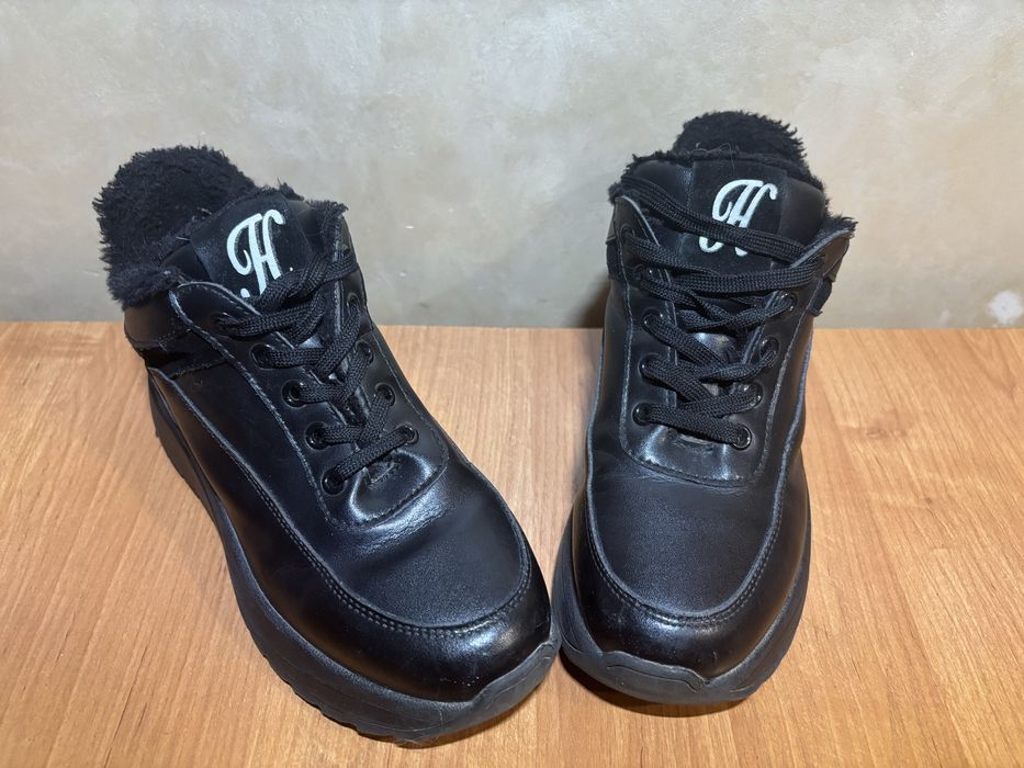 Зимові кросівки в хорошому стані. 37 розмір