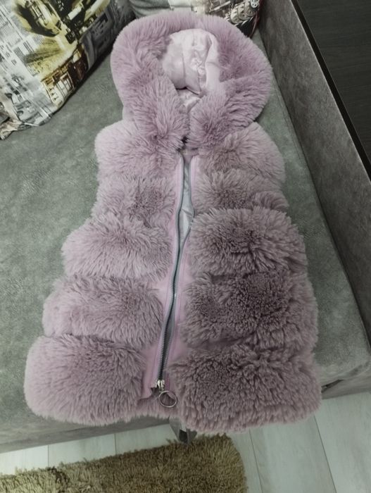 Продам детскую желетку состояние новой