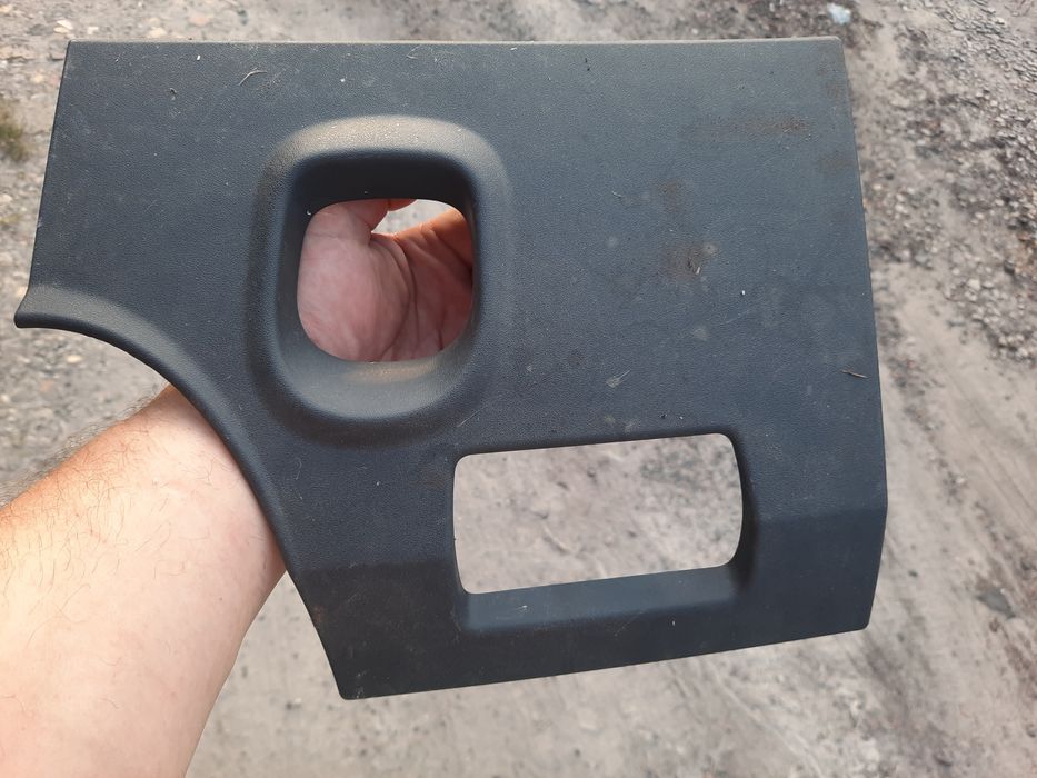 Кришка блоку запобіжників Рено Меган 2