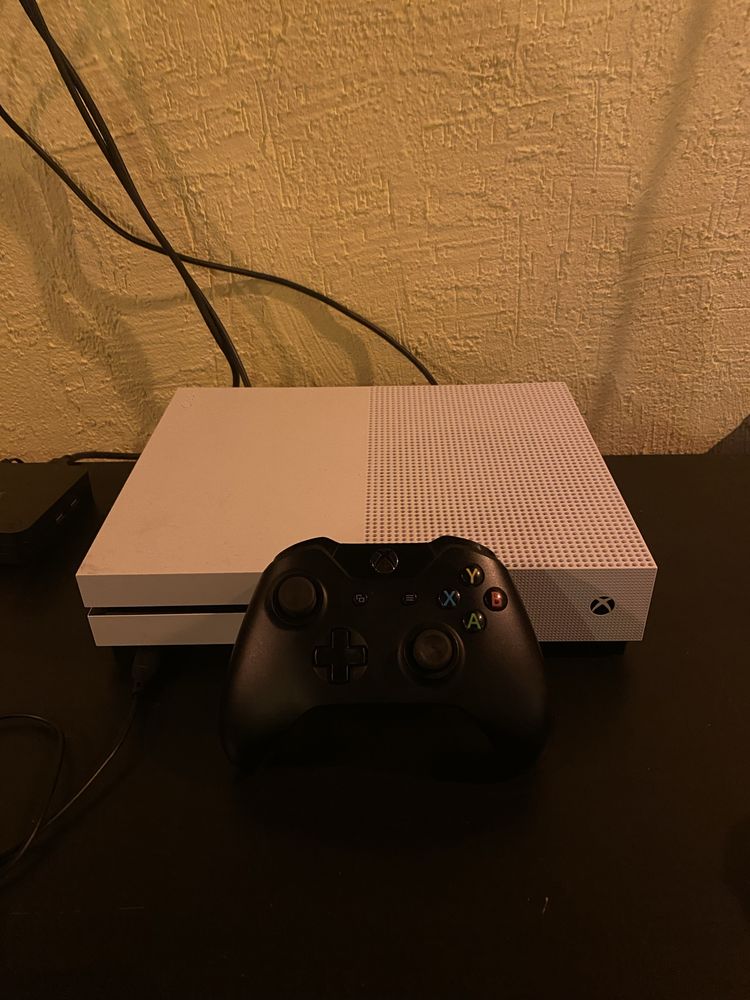 Xbox One S консоль