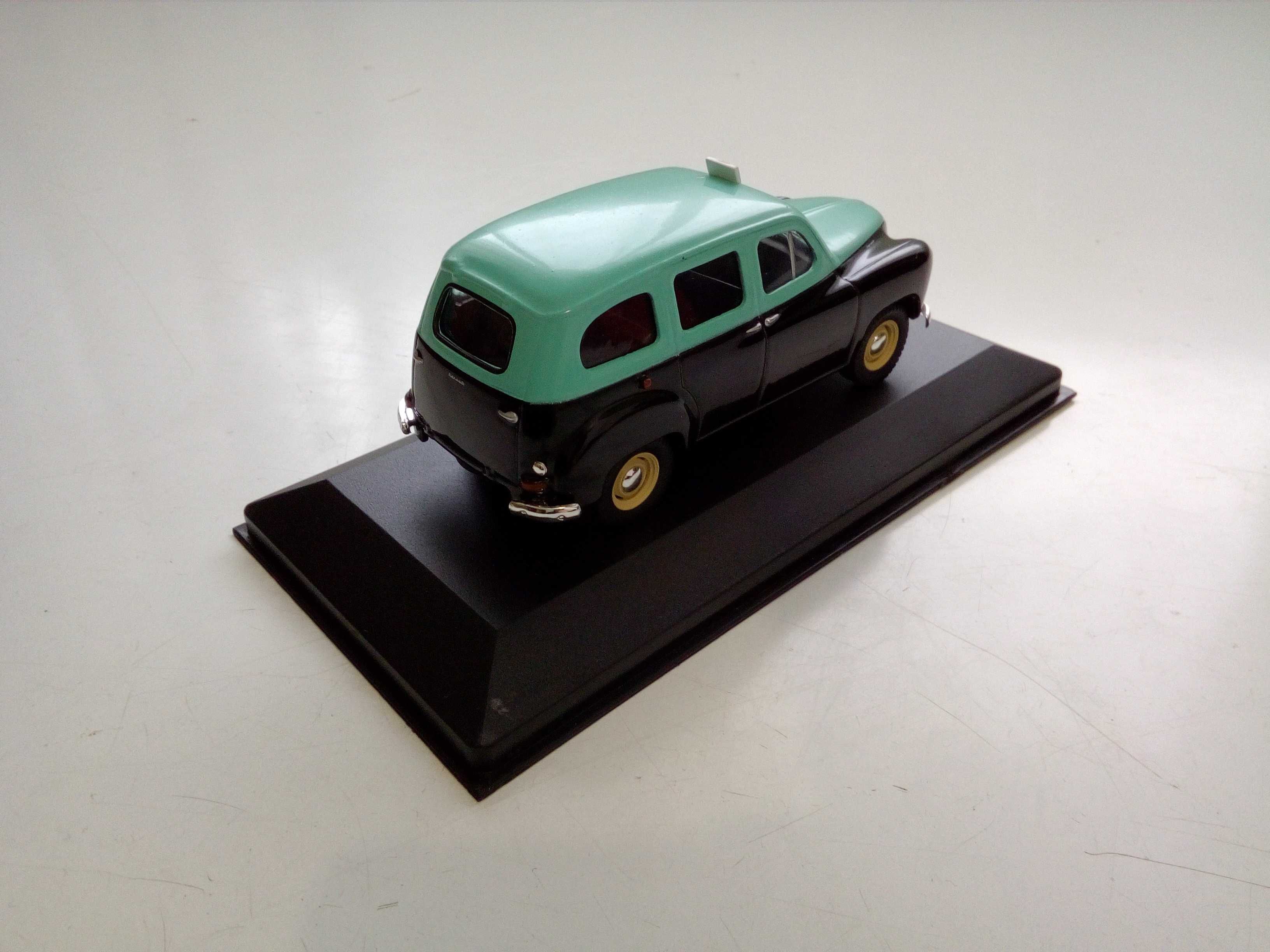 4 Miniaturas de taxis e miniaturas de carros dos anos 50/60