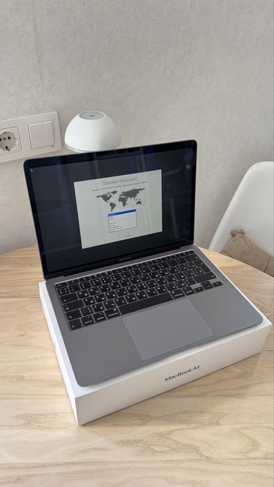 MacBook Air13” 2020 i3/8/256 SpaceGray стан як новий-батарея 26 циклів