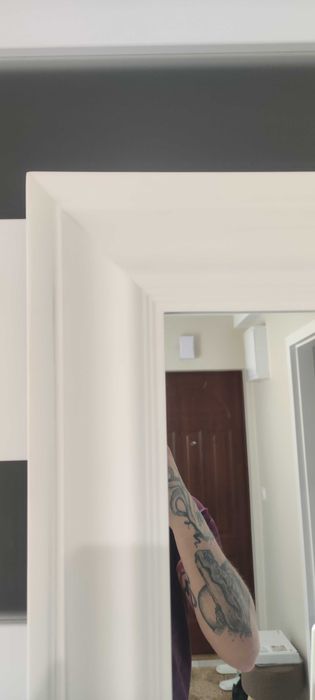 Duże białe lustro