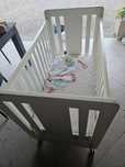 Cama de bébé TRAMA + colchão + resguardo Tuc Tuc