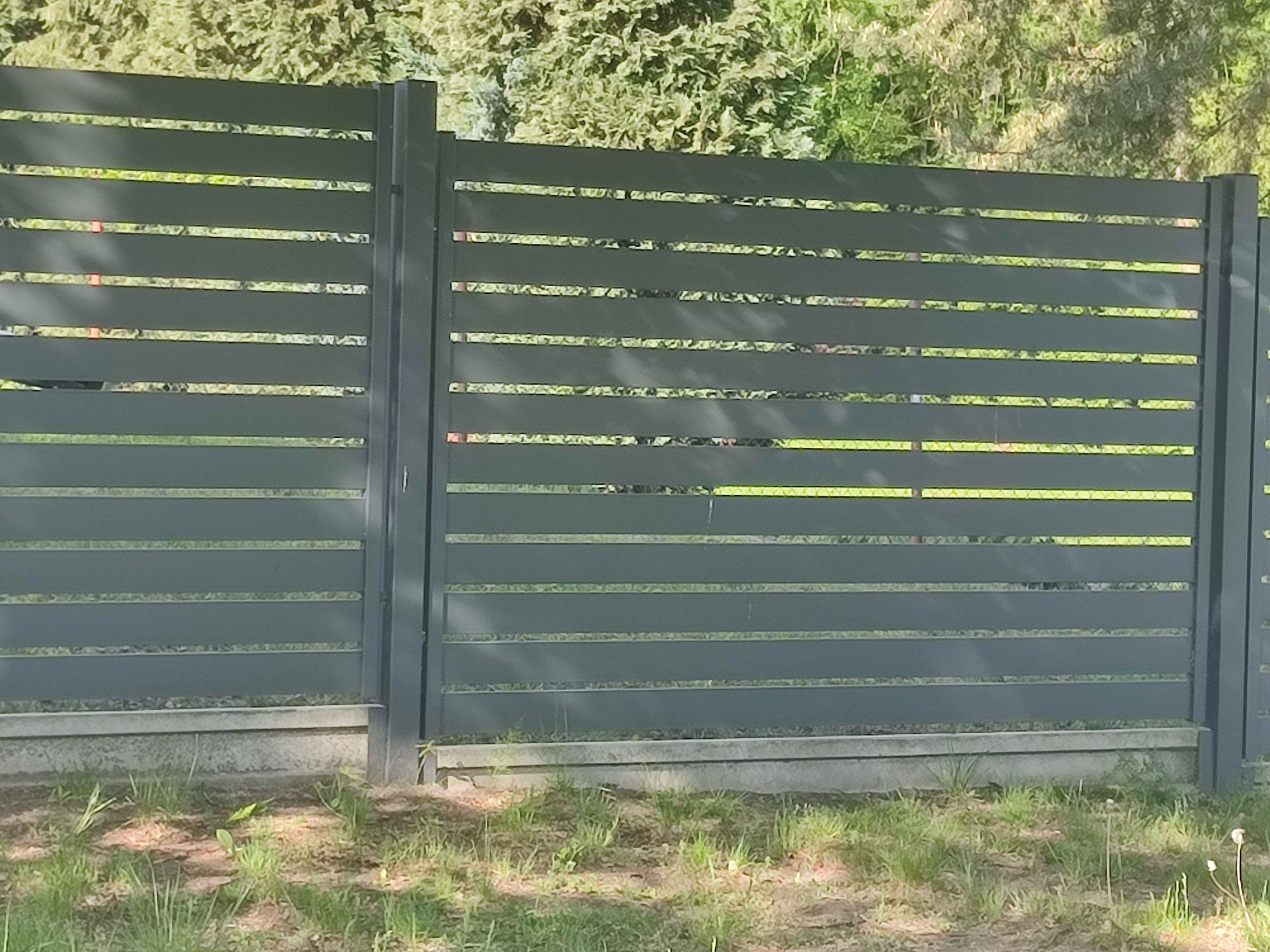 Bramy palisadowe panelowe nowoczesne przesuwne skrzydłowe przęsła