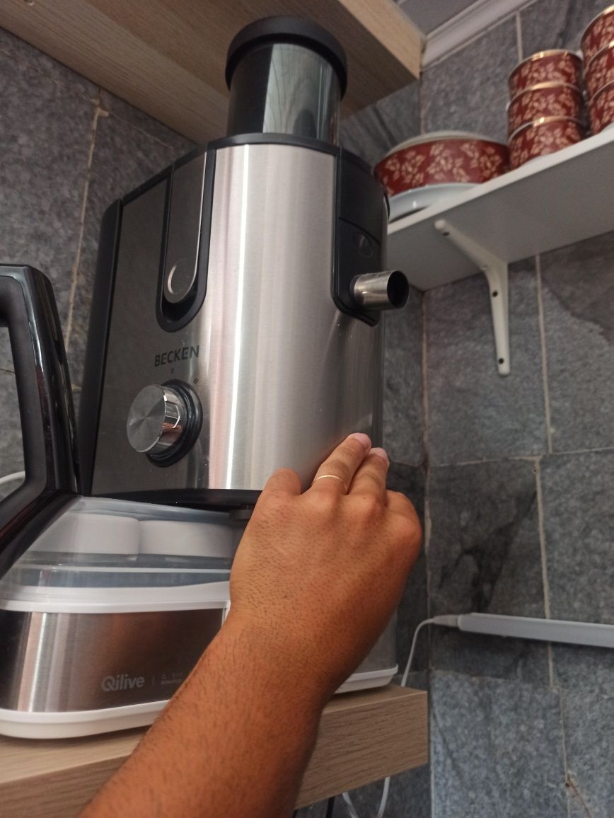 Máquina de fazer sumos nova