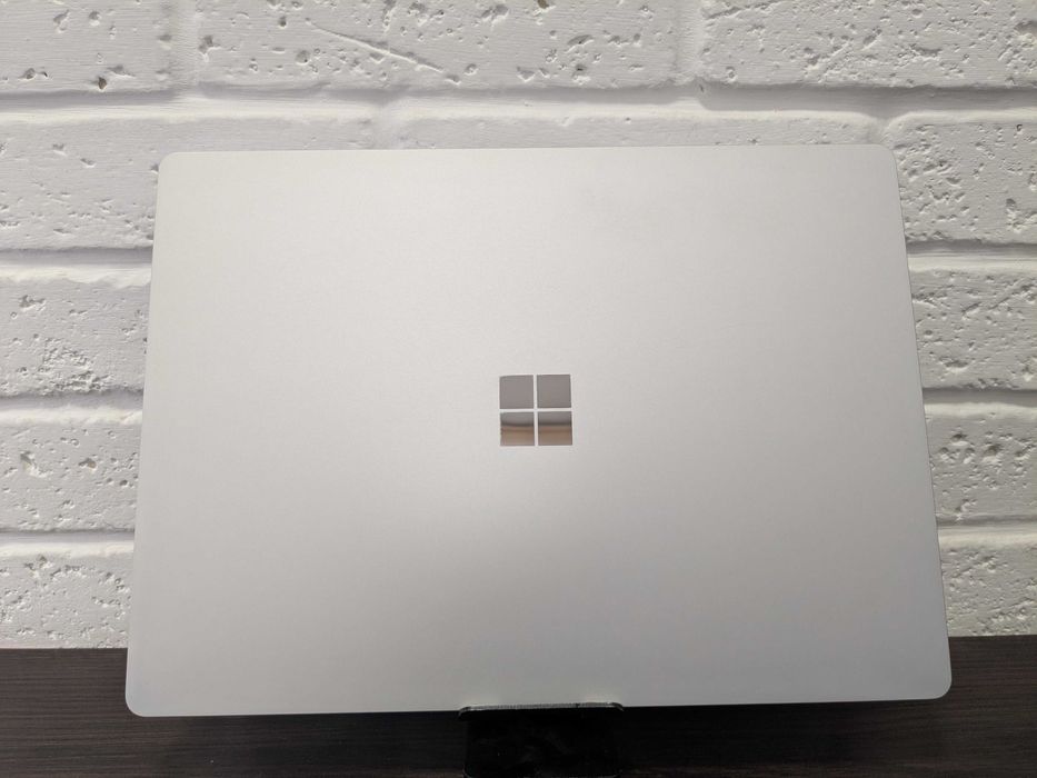 Microsoft Surface Laptop 2 - 13.5" - Core i7-8650U/16gb/512gb #334