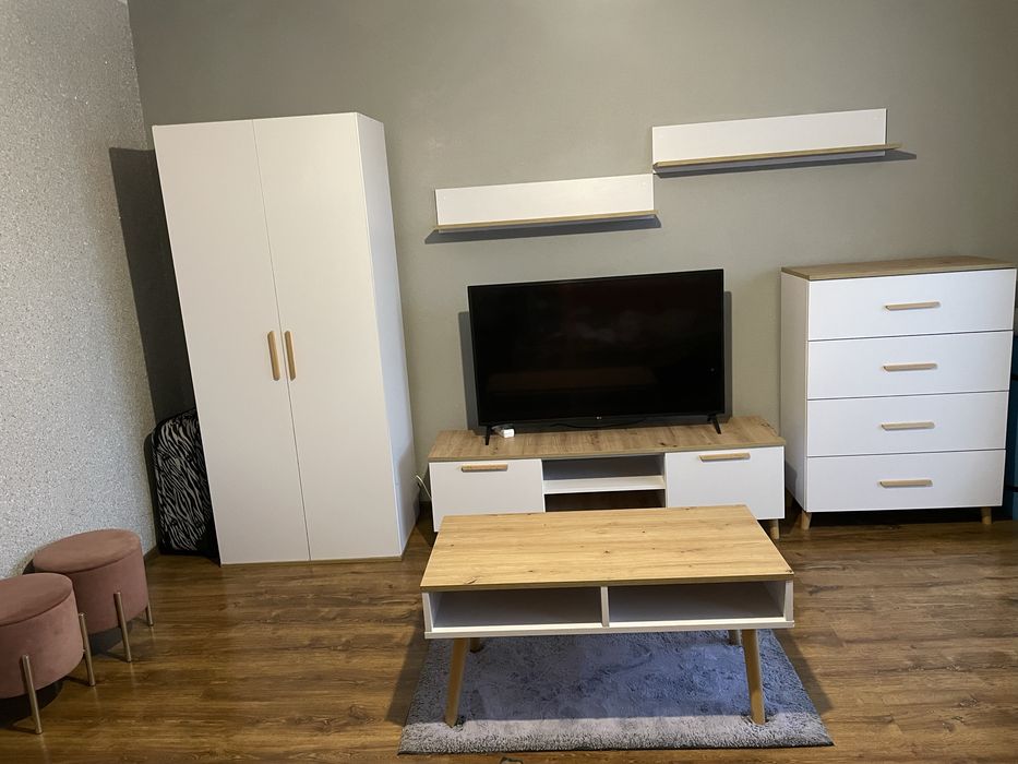 Zestaw mebli salon +szafa przesuwna z lustrem + pufy