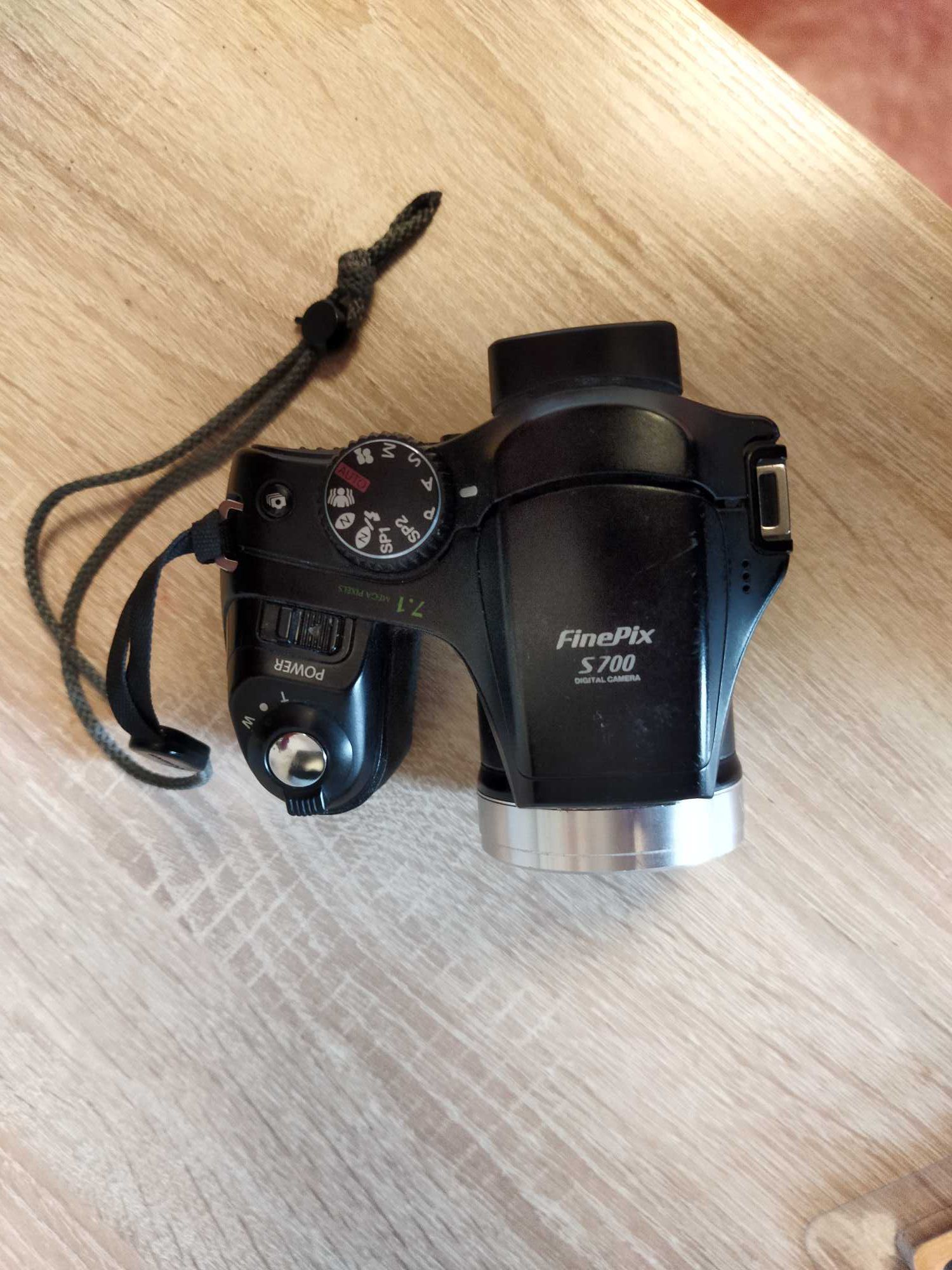 Фотоаппарат цифровой FujiFilm FinePix S700.