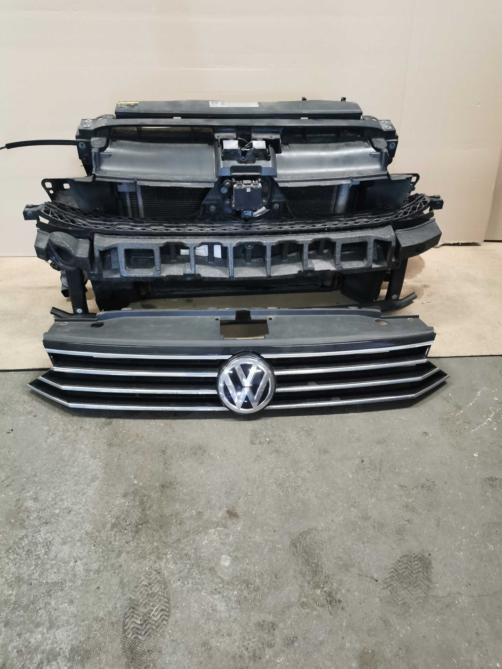 VW PASSAT B8 Передня панель