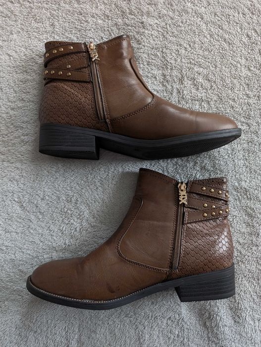 Brązowe eleganckie buty botki kozaki jak skóra węża ćwieki XTI  39