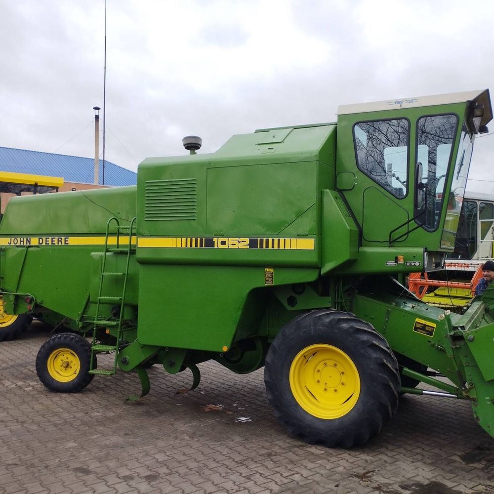 Комбайн John Deere 1052, 1055. Зернозбиральний Джон Дір 1052, 1055