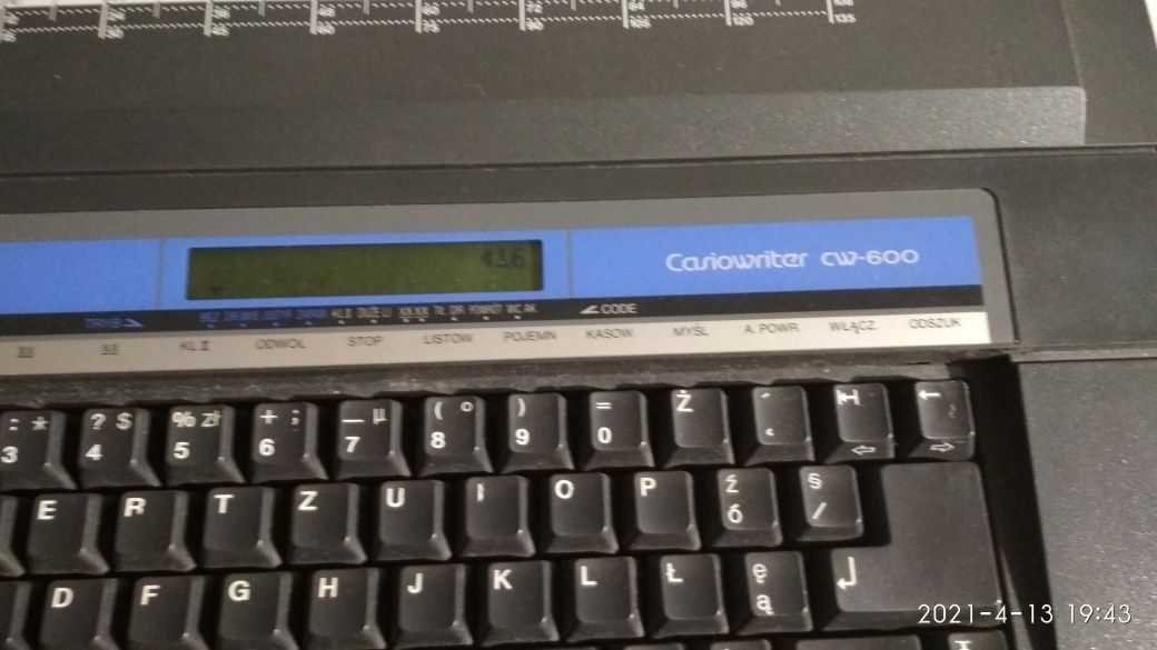 Elektryczna maszyna do pisania firmy Casio cw-600.