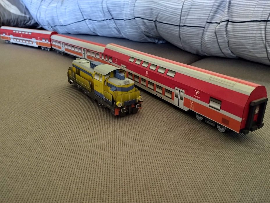 Zabawka Model kartonowy zabawka pociąg pasażerski miejski piętrowy aut