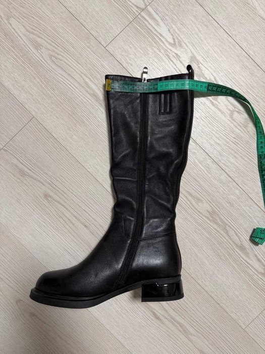 Жіночі зимові чобітки шкіряні чорні