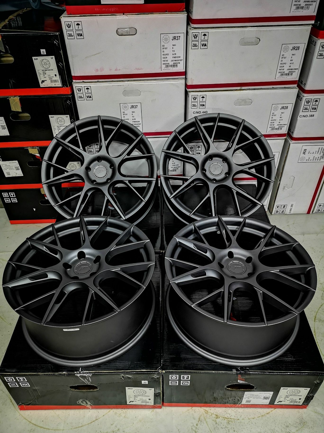 Lekkie Japan Racing JR42 19x8,5 ET45 5x112 Leon FR Cupra Audi A3 Golf