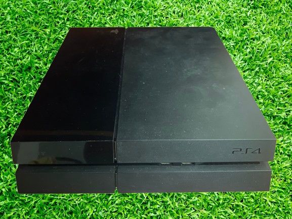 PlayStation 4 500GB + Comando + Jogos