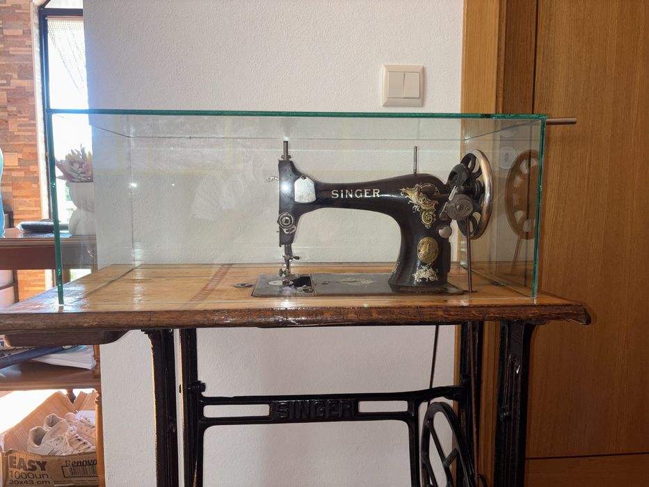 Máquina de costura Singer antiga