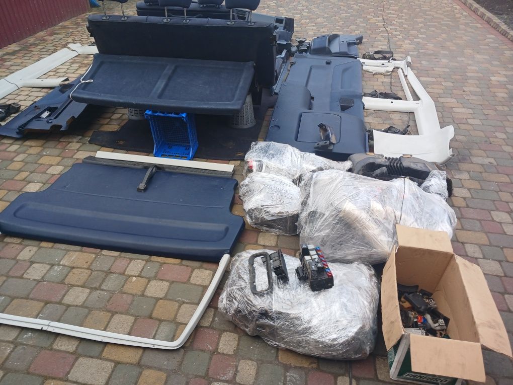 Салон каравели коротка база  Т4 з2 зонним клімат контролем