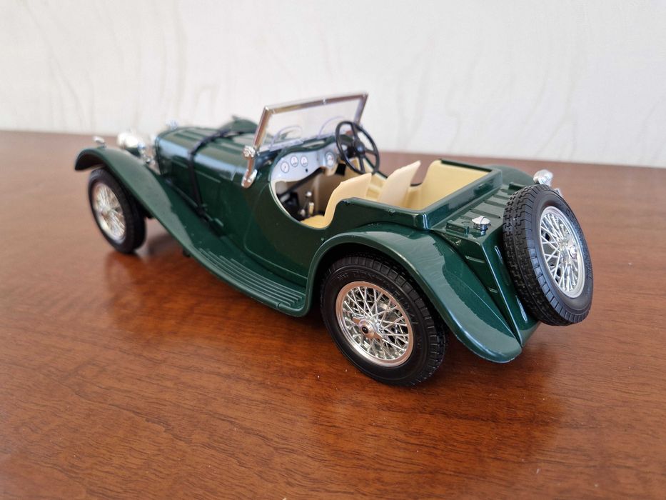 Лот №53. 1948 Jaguar SS100. масштаб 1/18 Bburago