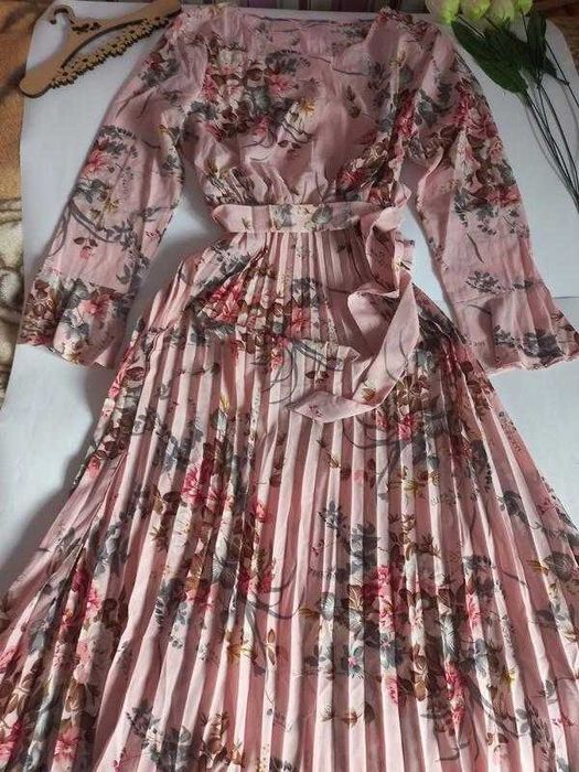 Довга рожева сукня в квіти 48 розмір