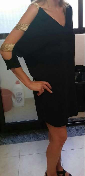 Vestido Muito elegante!Estilo tunica. Novo! Preto e dourado.