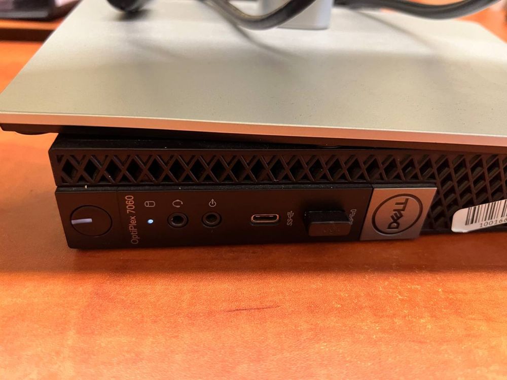 Sprzedam komputer Dell Optiplex 7060 z monitorem, klawiaturą i myszką!